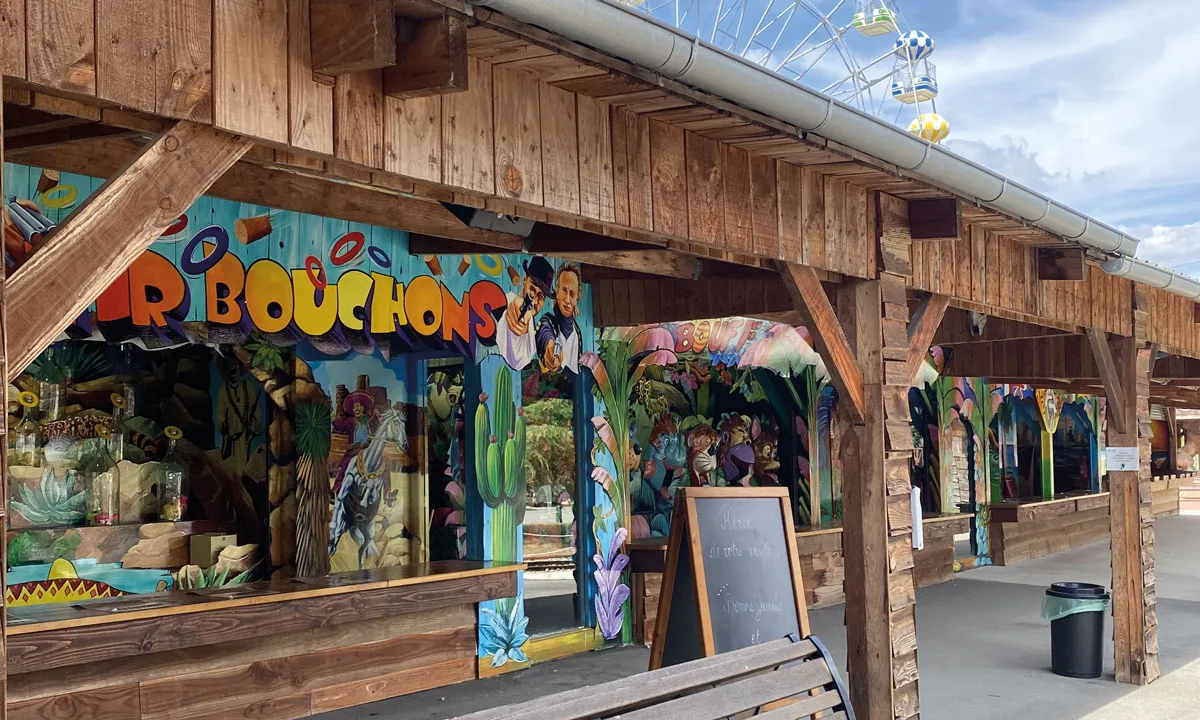 Le village Western du parc d'attractions, Papéa